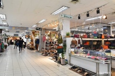 돌고래시장 쇼핑 정보와 주변 관광 명소 및 근처 맛집 여행 정보