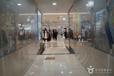 Lotte Outlets - Gwangju World Cup Branch (롯데아울렛 광주월드컵점) - Shopping - Korea travel and tourism information