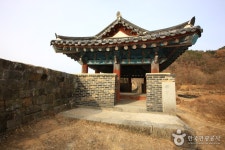 Chilgok Gasansanseong Fortress and Gasanbawi Rock (칠곡 가산산성 및 가산바위) - Sightseeing - Korea travel and tourism... 