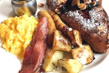 르브런쉭 신사점 음식점 정보와 주변 관광 명소 및 근처 맛집 여행 정보