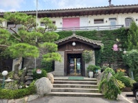 돌담집 음식점 정보와 주변 관광 명소 및 근처 맛집 여행 정보