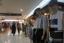Gangnam Station Underground Shopping Center (강남역 지하도상가) - Shopping - Korea travel and tourism information