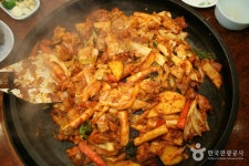 명동산골닭갈비 음식점 정보와 주변 관광 명소 및 근처 맛집 여행 정보