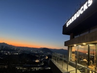 STARBUCKS COFFEE 春川九峰山 R店（스타벅스 춘천구봉산R점） - レストラン - 韓国旅行・観光情報