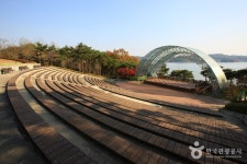 Yedang Reservoir (예당저수지(예당관광지)) - Leisure - Korea travel and tourism information
