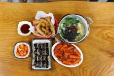 Baekjeryeong Samgyetang (백제령삼계탕) - Restaurant - Korea travel and tourism information