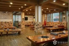청기와뼈다귀해장국 음식점 정보와 주변 관광 명소 및 근처 맛집 여행 정보