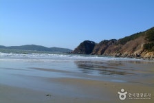 [대한민국>충청남도 태안군] 여기 가고싶어요! [갈음이해수욕장]... 서쪽으로 약 20㎞ 떨어진 서해 바닷가에 위치하고 있다. 24만여 평에 이르는 ...