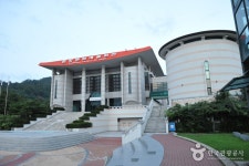 Chunhyang Culture & Art Center (춘향문화예술회관) - Culture - Korea travel and tourism information