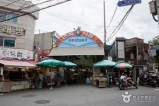 [면목시장] 서울 중랑구 면목동 주택가 사이로 난 재래시장으로 1968년에 개장하여 중랑구에서 가장 오랜 역사를 자랑하는 시장...