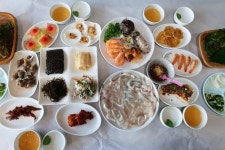 돌고래횟집 음식점 정보와 주변 관광 명소 및 근처 맛집 여행 정보