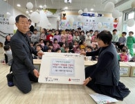 구리시 시립인창어린이집, 어려운 이웃을 위한 겨울나기 후원금 및... 구리시 시립인창어린이집, 어려운 이웃을 위한 겨울나기 후원금 및 식료품... 