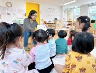 시흥시 웃터골작은도서관, 영어 그림책 읽어주기 재능 나눔 프로그램 운영:경인투데이뉴스 ≪경인투데이뉴스≫ 시흥시 웃터골작은도서관, 영어... 