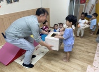 연수구 사과나무어린이집, 옥련2동에 사랑의 후원금 전달... 경인투데이뉴스≫ 연수구 사과나무어린이집, 옥련2동에 사랑의 후원금 전달