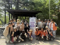 시흥시 정왕4동 주민자치회, 주민과 함께 맥문동 정원 만들기 진행:경인투데이뉴스 ≪경인투데이뉴스≫ 시흥시 정왕4동 주민자치회, 주민과... 