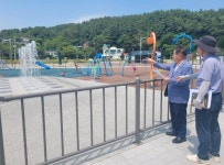 최을석 고성군의회 의장, 남포항 어린이 물놀이터 현장점검... 경인투데이뉴스≫ 최을석 고성군의회 의장, 남포항 어린이 물놀이터 현장점검