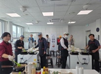 이천시 청미노인복지관, 남성 어르신 대상 요리교실‘행복밥상’성료:경인투데이뉴스 ≪경인투데이뉴스≫ 이천시 청미노인복지관, 남성 어르신... 