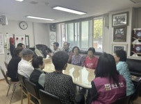 한국자유총연맹 동두천시지부 생연1동위원회, 생연주공아파트 경로당에 추석 위문품 전달:경인투데이뉴스 ≪경인투데이뉴스≫ 한국자유총연맹... 