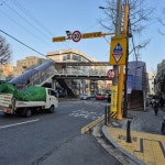 날씨 걱정 없는 등굣길 동대문구, 배봉초 앞 보도육교 캐노피 설치 완료:경인투데이뉴스 ≪경인투데이뉴스≫ 날씨 걱정 없는 등굣길 동대문구... 