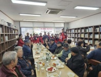 구리 효사랑봉사단, 어르신 김밥 나눔 봉사 펼쳐:경인투데이뉴스 ≪경인투데이뉴스≫ 구리 효사랑봉사단, 어르신 김밥 나눔 봉사 펼쳐