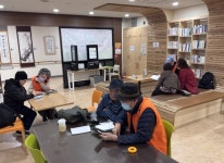 부천시소사노인복지관, ‘시니어똑똑디지털’로 어르신 디지털 격차... 부천시소사노인복지관, ‘시니어똑똑디지털’로 어르신 디지털 격차 해소... 