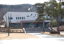 생태원 - 황새문화관