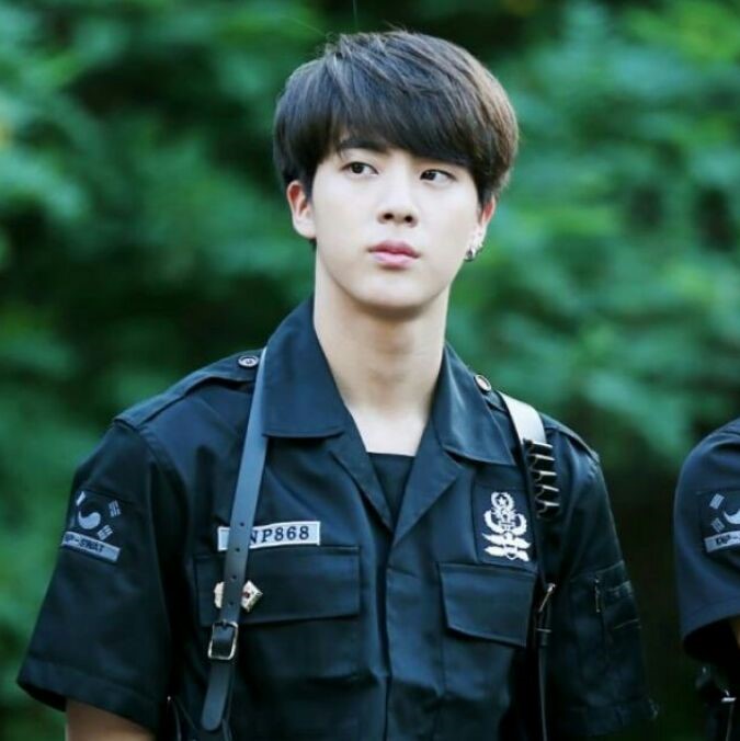방탄소년단 진, 군복무 종료 후 다양한 활동으로 국내외 화제!