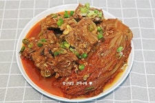 e-요리 - 이마트몰, 당신과 가장 가까운 이마트 [오늘은e-요리]묵은지 등뼈찜 만드는 법, 김치찜으로 떨어진 입맛 살리기