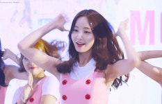 모모랜드 연우 겨드랑이.gif | FCO 인벤