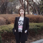 볼수록 매력있어♥윙스몰 오버사이즈구요! 좀 길어용 날 따뜻해지면 청바지에 요고 하나만 입구다닐거에용! 어깨리뷰 - 윙스몰