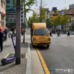강남구 학동로길, 불법 주정차 로젠 택배차량…'과태료 4만원 부과 대상'
