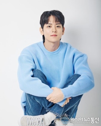 여회현, DG엔터와 전속계약 체결...윤지성과 한솥밥