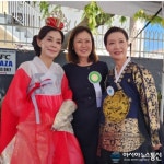 아시아뉴스통신_[아통포토] 기념 촬영하는 다이엔구·미쉘박 스틸 미연방하원의원·유니스최_홍성의 기자_2024-10-02 11:48