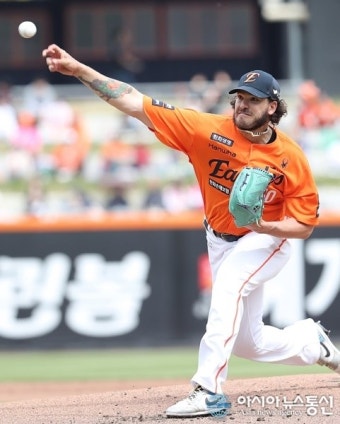 한화 폰세, 2025 신한 SOL뱅크 KBO리그 3~4월 월간 MVP 선정