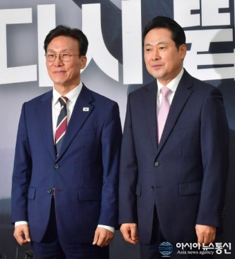 [아통포토] 기념 촬영 하는 김민석-장동혁