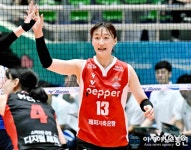 아시아뉴스통신_박은서 24점 페퍼저축은행, 한국도로공사에 3-2 승리_이상진 기자_2025-10-22 00:00