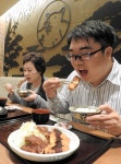 みそカツ「矢場とん」大阪進出　ソース文化に真っ向勝負：朝日新聞デジタル 【写真・図版】開店した「矢場とん大阪松竹座店」...