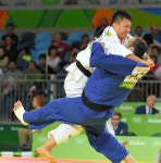 男子１００キロ超級２回戦を一本勝ちで突破した原沢久喜（左）＝竹花徹朗撮影（17/57）ーリオオリンピック 大会第８日（8月12日）... 