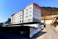 넓은 테라스마당. 돈달산 인접. 초중고학교, 편의시설 도보권 가까움 / 경북 문경시 점촌동 / 빌라 매매 / 부동산119