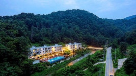 마일천 하천 계곡앞. 연인산도립공원, 운악산 인근, 조망권 풍경멋짐, 펜션.유원지,캠핑장 밀집 / 경기 가평군 조종면 신하리 / 펜션 매매... 