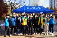 용인시 기흥구 동백1동, 이웃돕기 기금 마련 나눔장터에 주민 호응... 용인시 기흥구 동백1동, 이웃돕기 기금 마련 나눔장터에 주민 호응