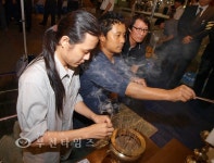 부천북부역광장,김 前대통령 분향소 조문객 줄이어 :: 부천타임즈
