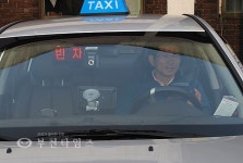 김문수 경기지사 일일택시기사 부천에서 첫 시동 :: 부천타임즈
