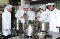 김만수 시장 놀랄 만큼 무상급식이 현실화... :: 부천타임즈