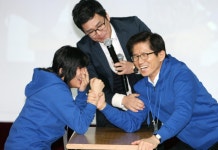 팔씨름하며 소통하는 김문수 경기지사 :: 부천타임즈