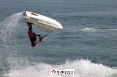 [생생포토]여수엑스포 제트스키어의 수상 묘기 :: 부천타임즈