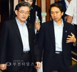 [포토]나란히··· 이한구 원내대표-김기현 수석부대표 :: 부천타임즈