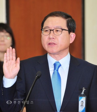 [생생포토] 선서하는 이성한 경찰청장 후보자 :: 부천타임즈