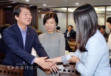 안철수, 대선캠프 자원봉사자 국회의원식당 초청 :: 부천타임즈