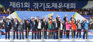 경기도체육대회 개막식에서 성화 점화하는 남경필 지사 :: 부천타임즈